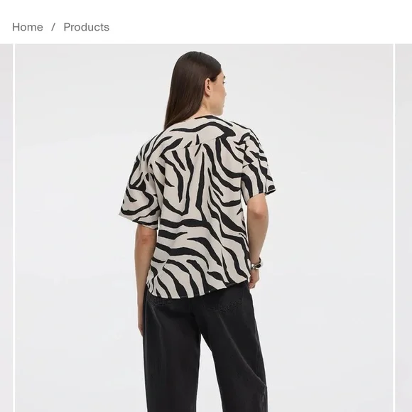 NWOT Reitmans Woven Zebra-Print Short Sleeve Top in Black and Cream - Picture 2 of 4